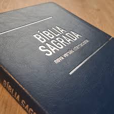 Bíblia Sagrada NVI Letra Gigante Capa Azul Semi Luxo Textura de couro - Imagem 2