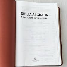 Bíblia Sagrada NVI - Letra Sênior - Capa Luxo Vinho - Leitura Perfeita - Imagem 3